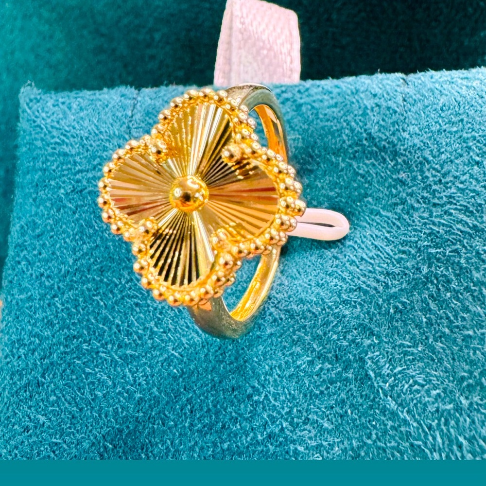 Real 18K Saudi Gold Ring Size 7